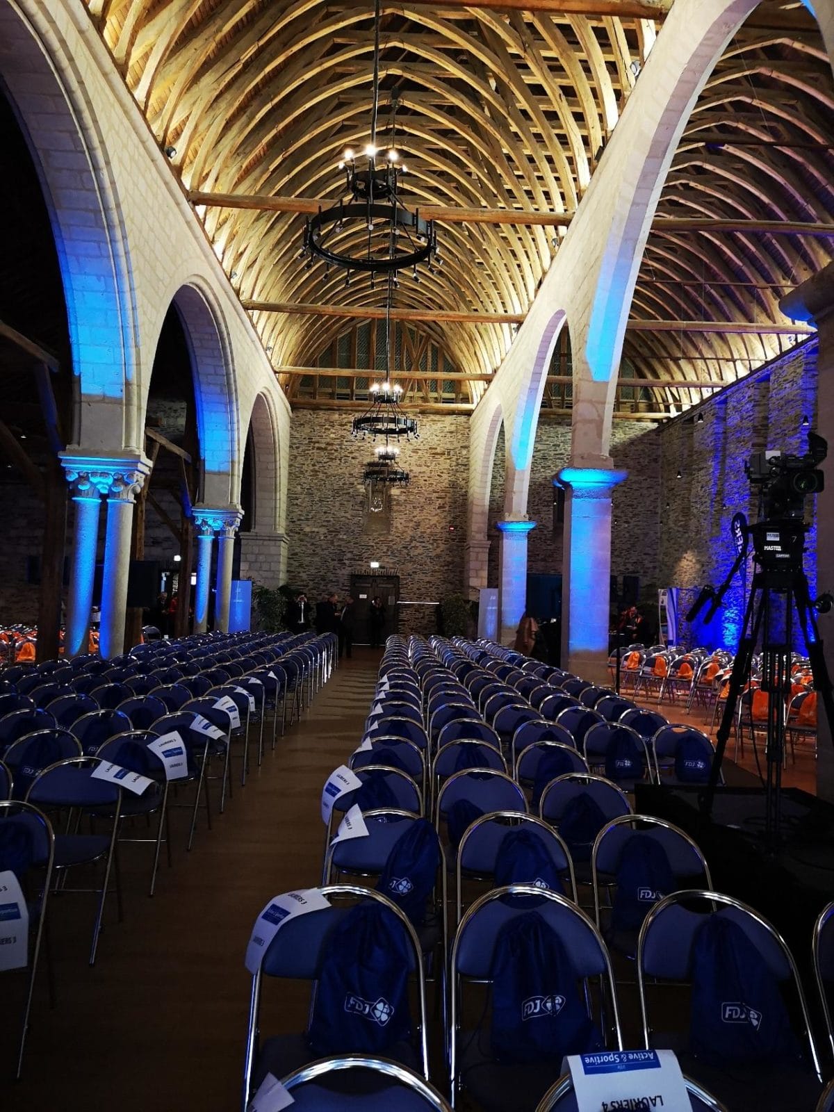 0 (6) Salle de la cérémonie