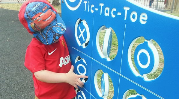 panneau de jeux incusif