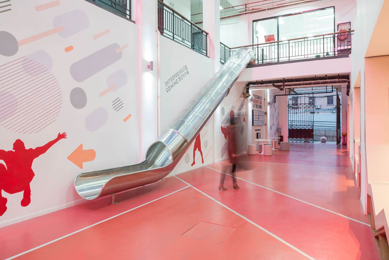 escalier-rouge-design-actif-batiment-3