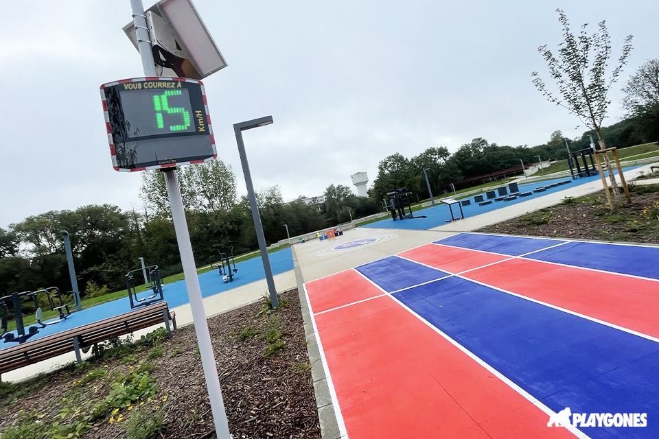inauguration-saint-dizier-23 radar de vitesse au bout d'une piste d'athletisme